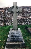 NEW gravestone ©S Sellwood